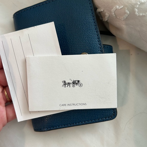 NWOT Blue Coach snap wallet - Picture 7 of 8